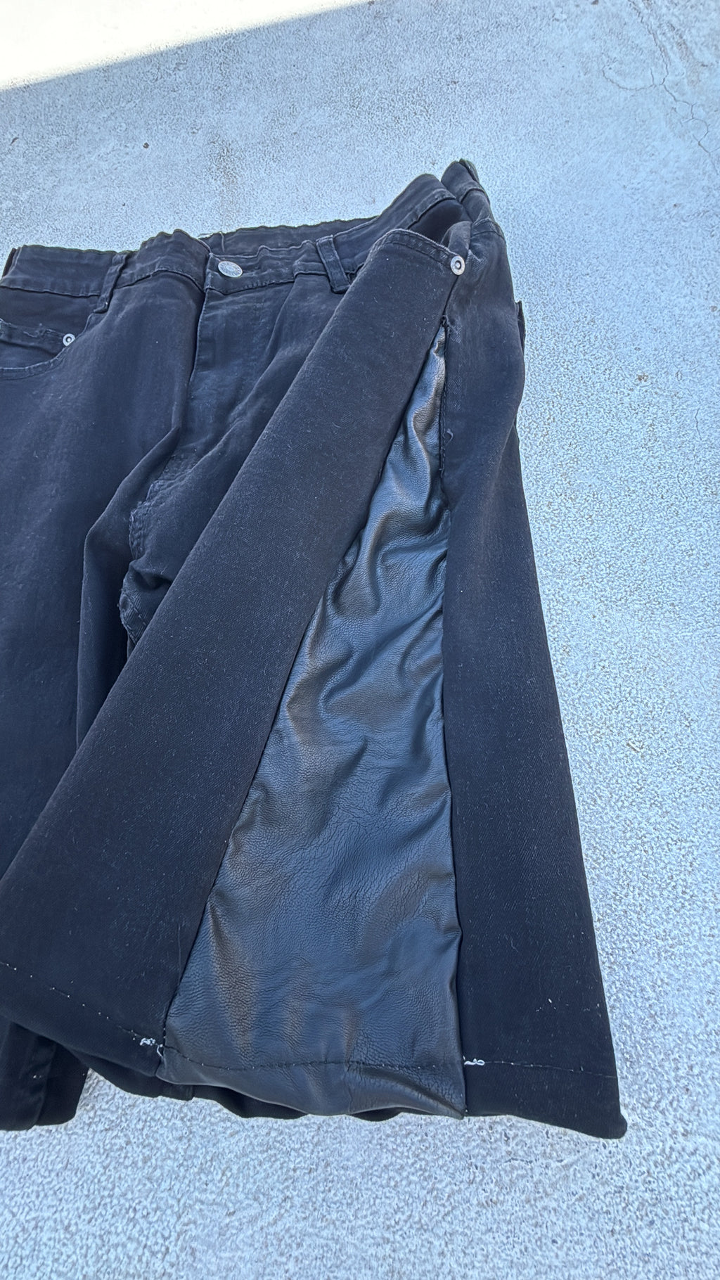 SHORT BLACK LEATHER
