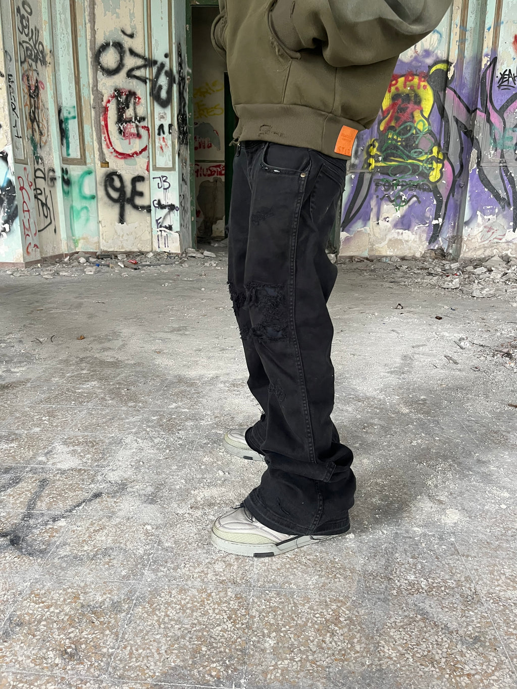 BOOTCUT BLACK DISTRESSED