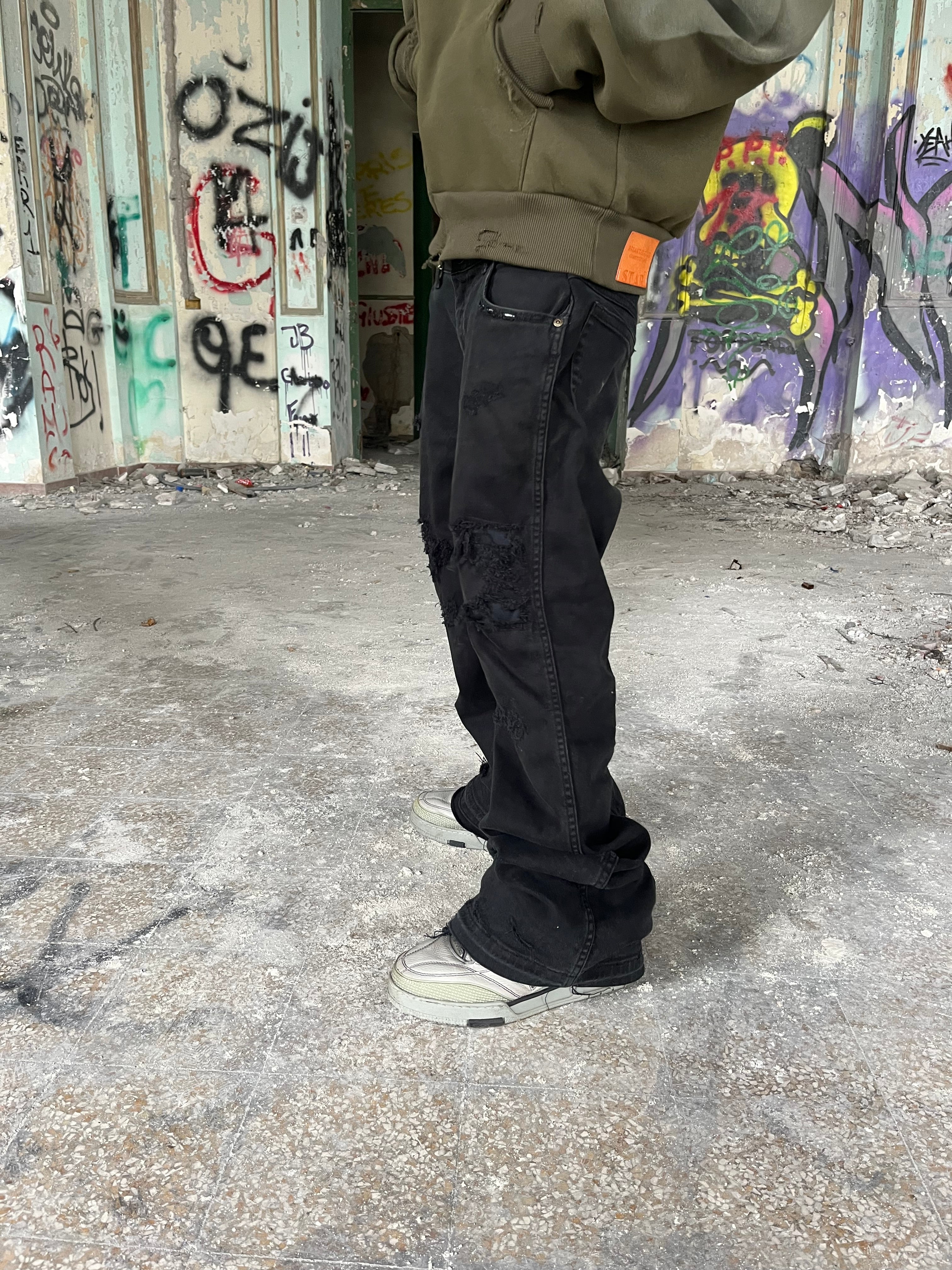 BOOTCUT BLACK DISTRESSED